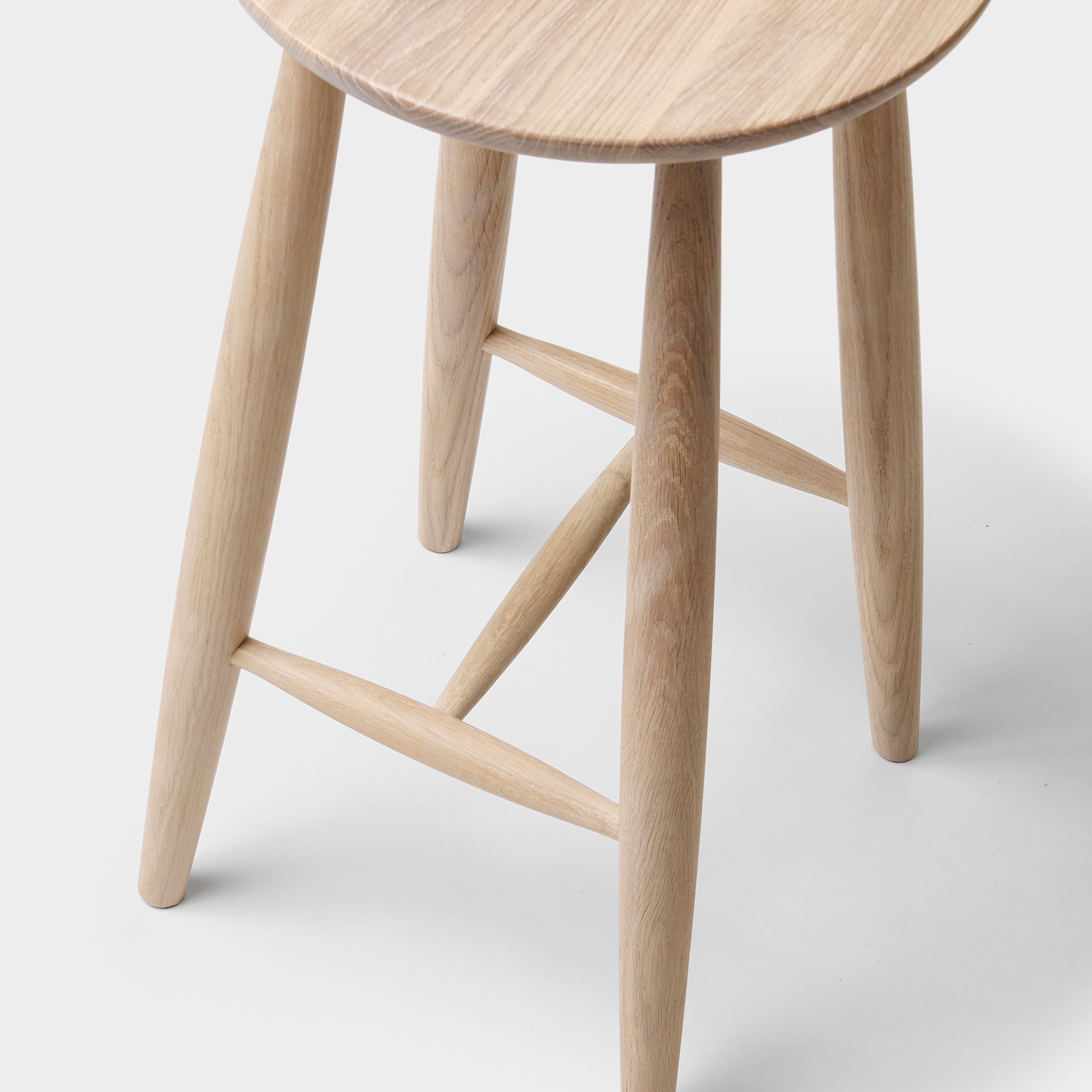 Pinnpall rund hög