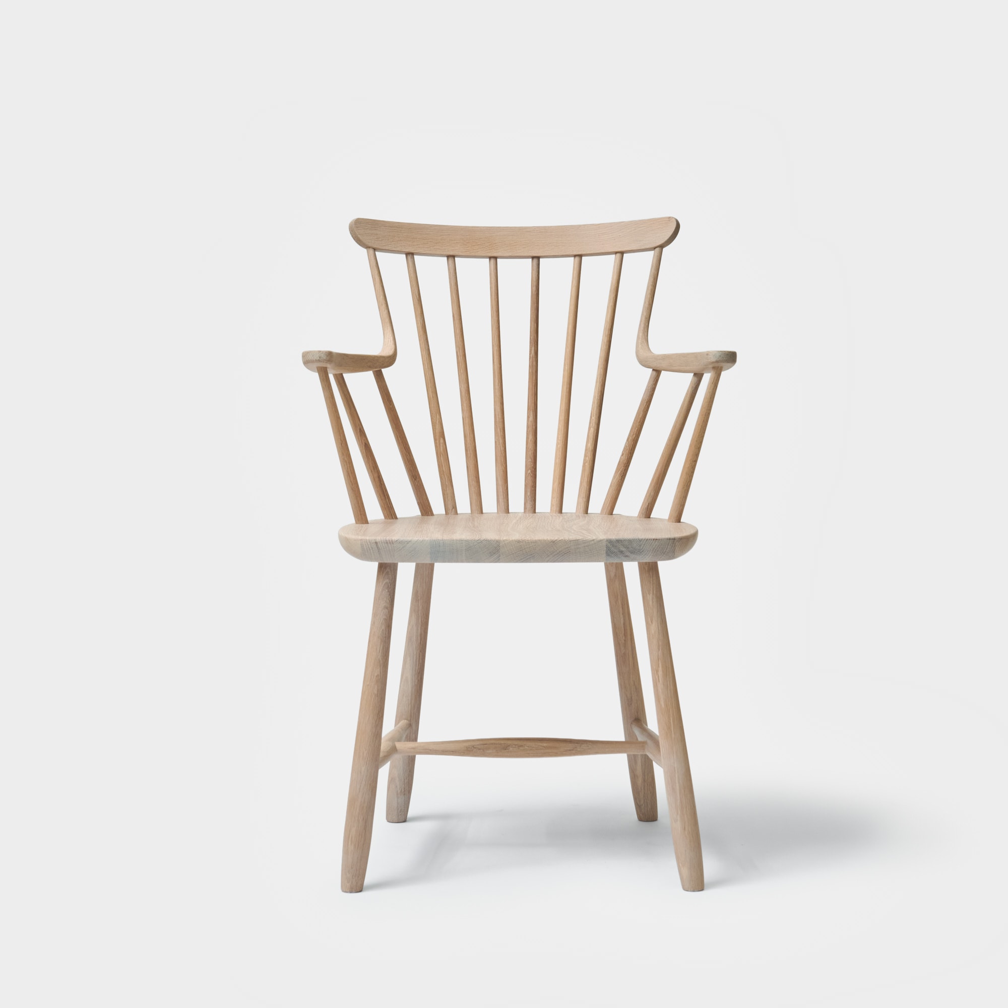 Pinnkarmstol Ek -